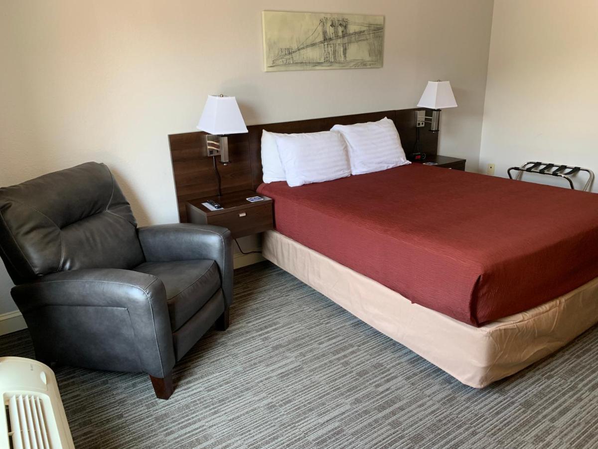 Mccoy'S Inn Ripley Екстериор снимка